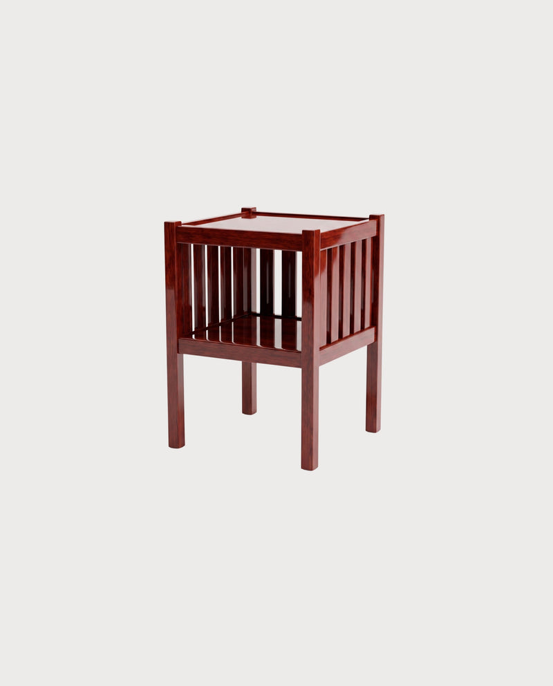 Table de chevet Cardinal, acajou laqué, vue d'ensemble sur fond blanc cassé, Monde Singulier Editions