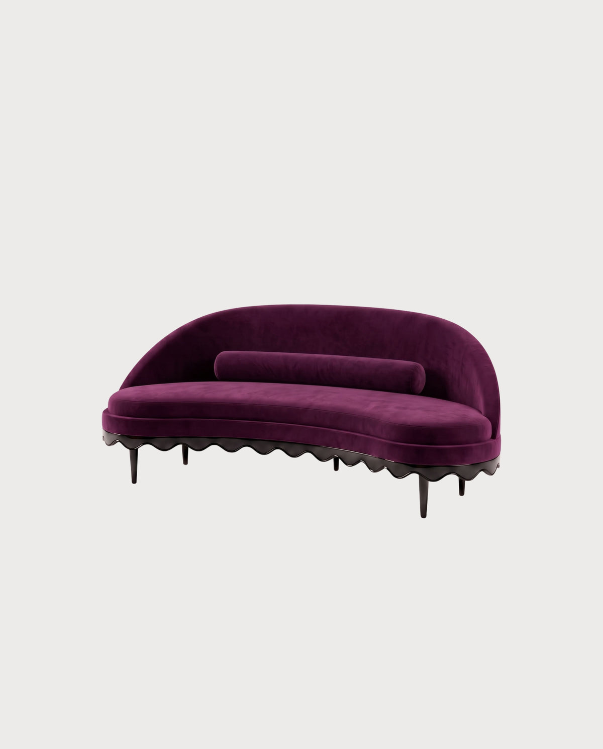 Canapé Romance, laque noire, velours aubergine, vue d'ensemble sur fond blanc cassé, Monde Singulier Editions