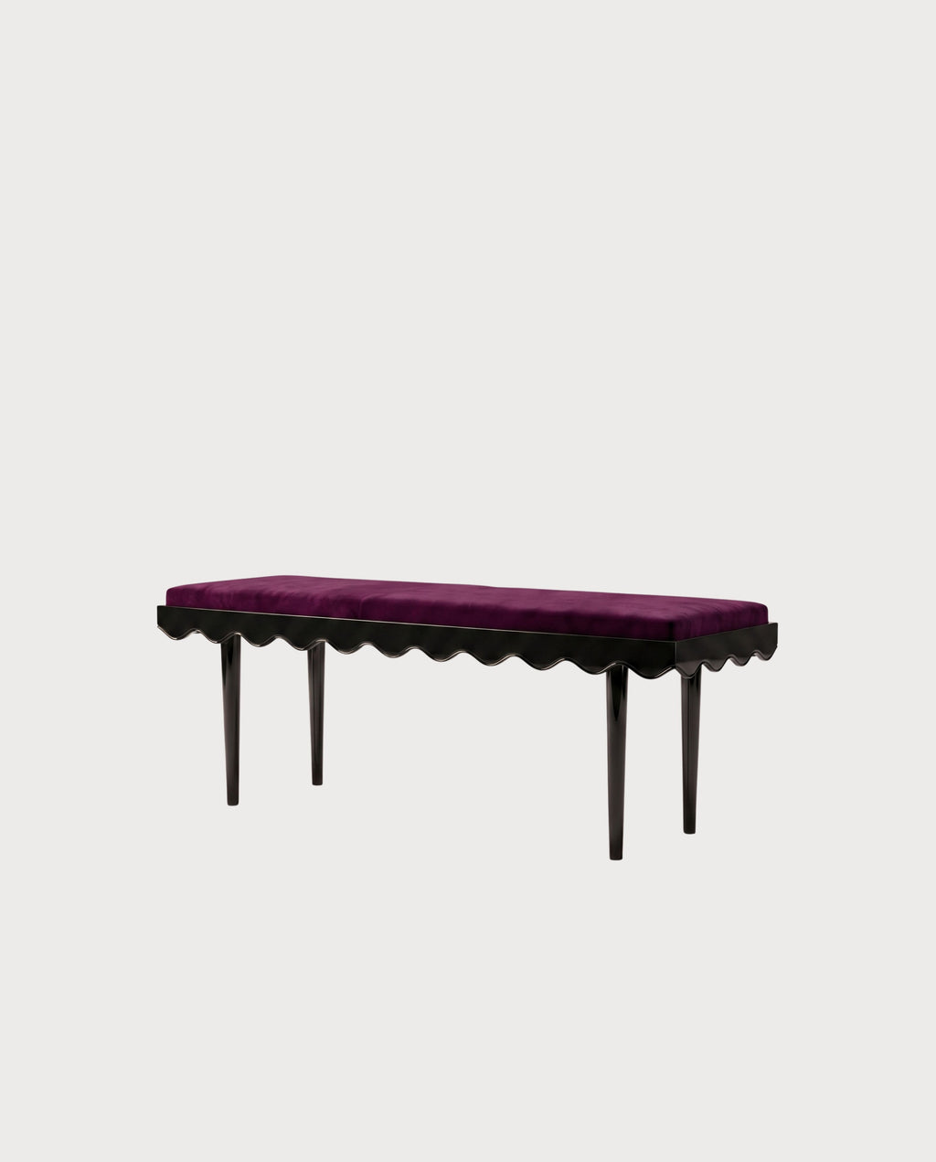 Banc Romance, laque noire, velours aubergine, vue d'ensemble sur fond blanc cassé, Monde Singulier Editions