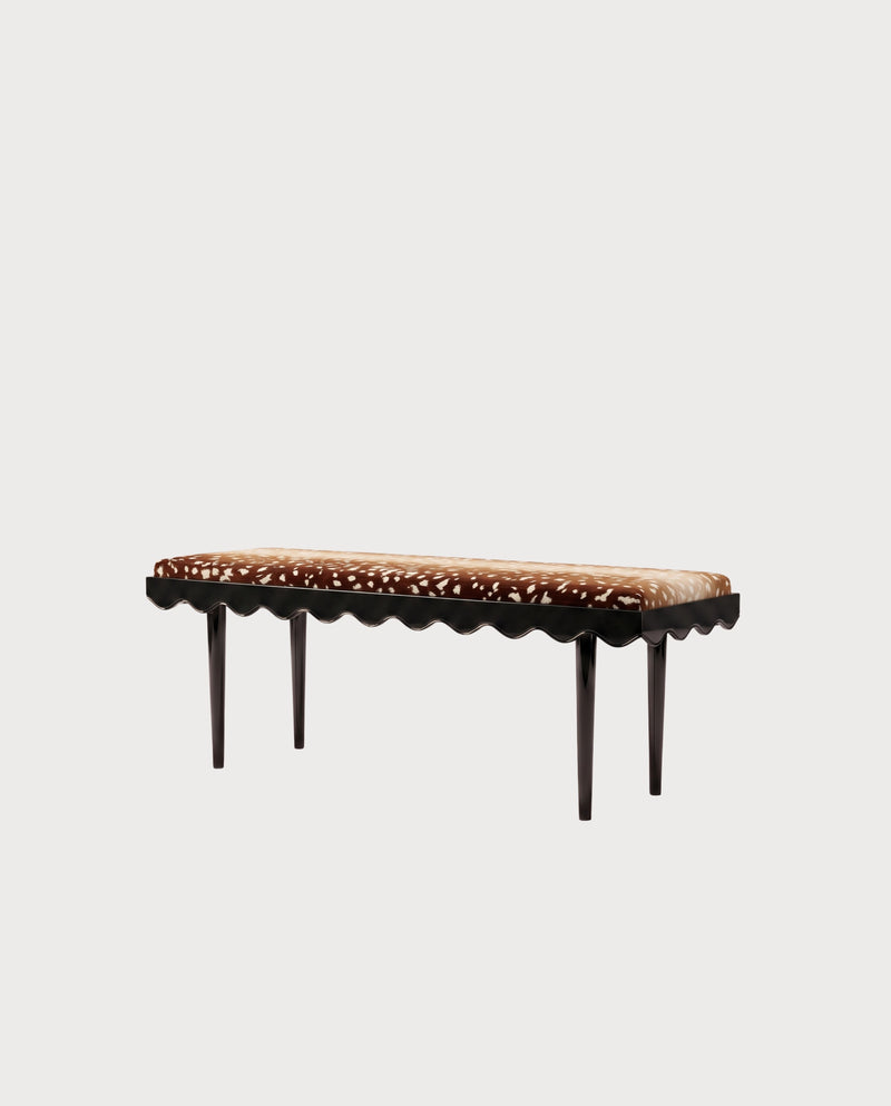 Banc Romance, laque noire, velours faon imprimé Nobilis, vue d'ensemble sur fond blanc cassé, Monde Singulier Editions