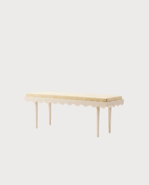 Banc Romance, laque blanc cassé, vue d'ensemble sur fond blanc cassé, Monde Singulier Editions