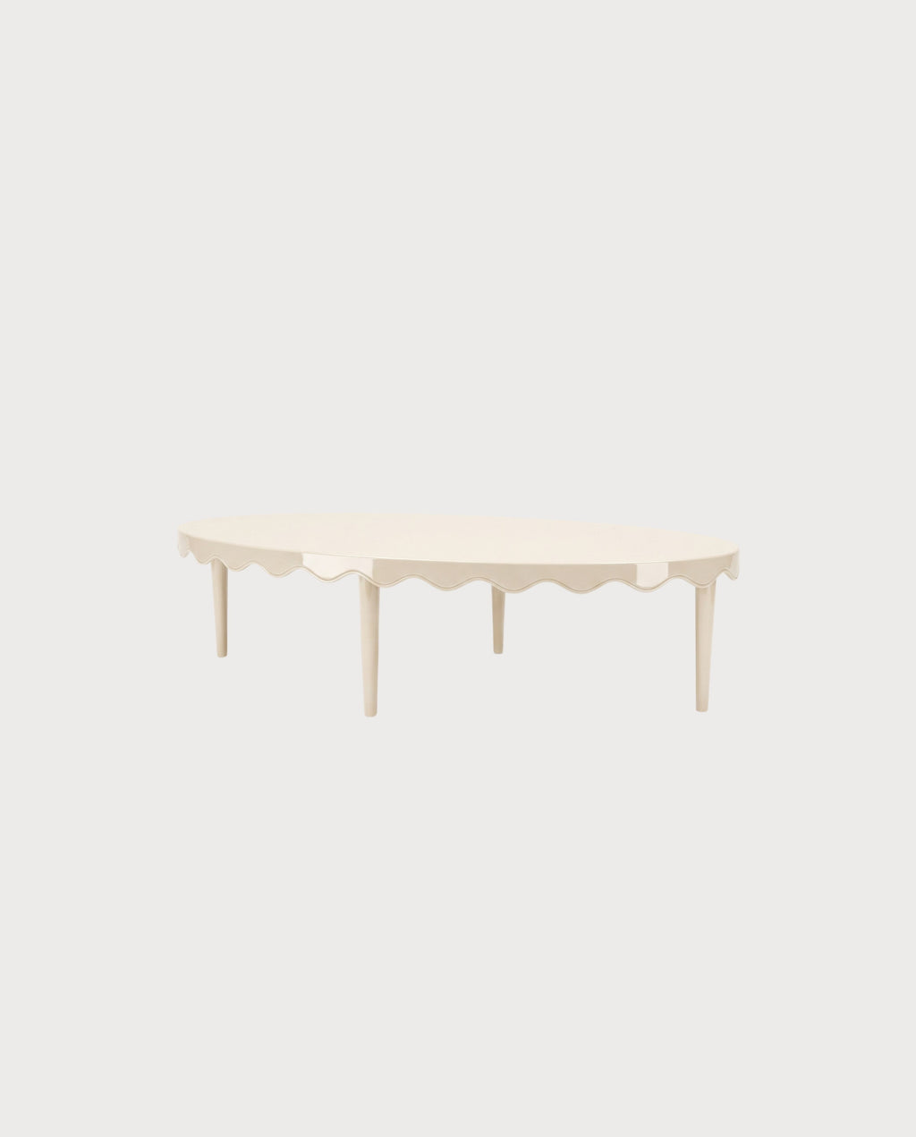 Table basse Romance, laque blanc cassé, vue d'ensemble sur fond blanc cassé, Monde Singulier Editions