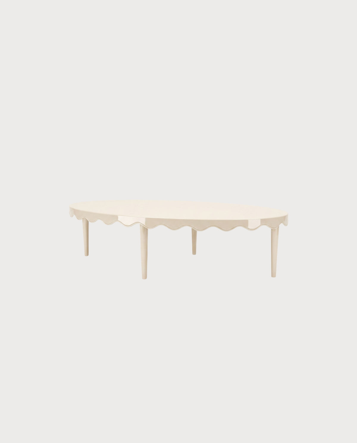 Table basse Romance, laque blanc cassé, vue d'ensemble sur fond blanc cassé, Monde Singulier Editions