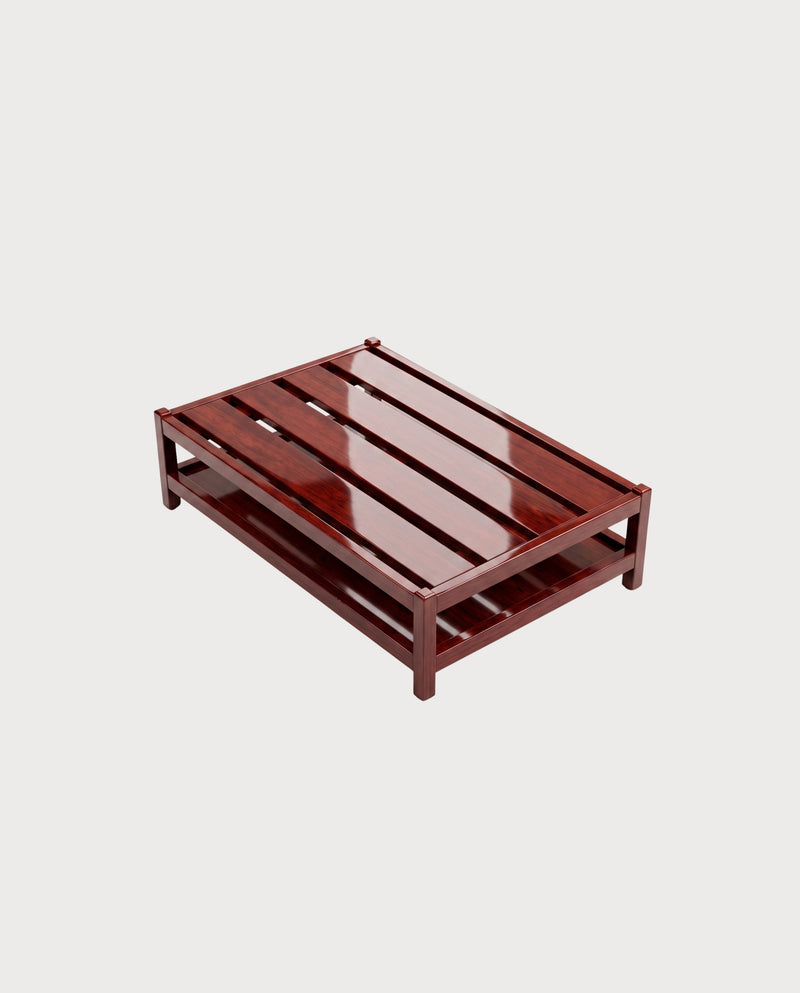 Table basse Cardinal, acajou laqué, vue d'ensemble sur fond blanc cassé, Monde Singulier Editions