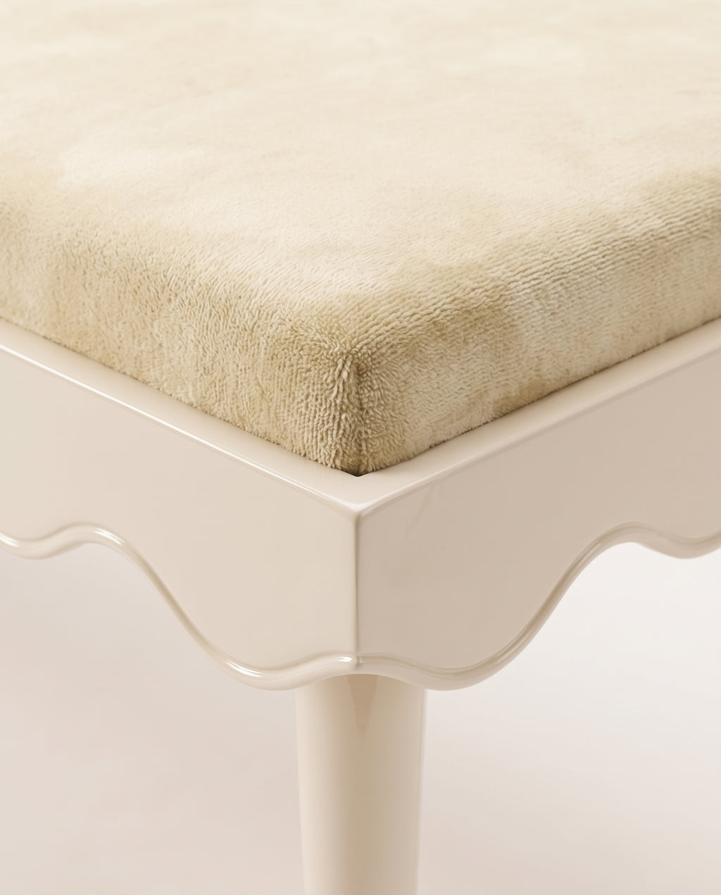 Romance bench in off-white, close-up of the velvet seat, scalloped lacquer skirt and tapered leg, Monde Singulier Editions