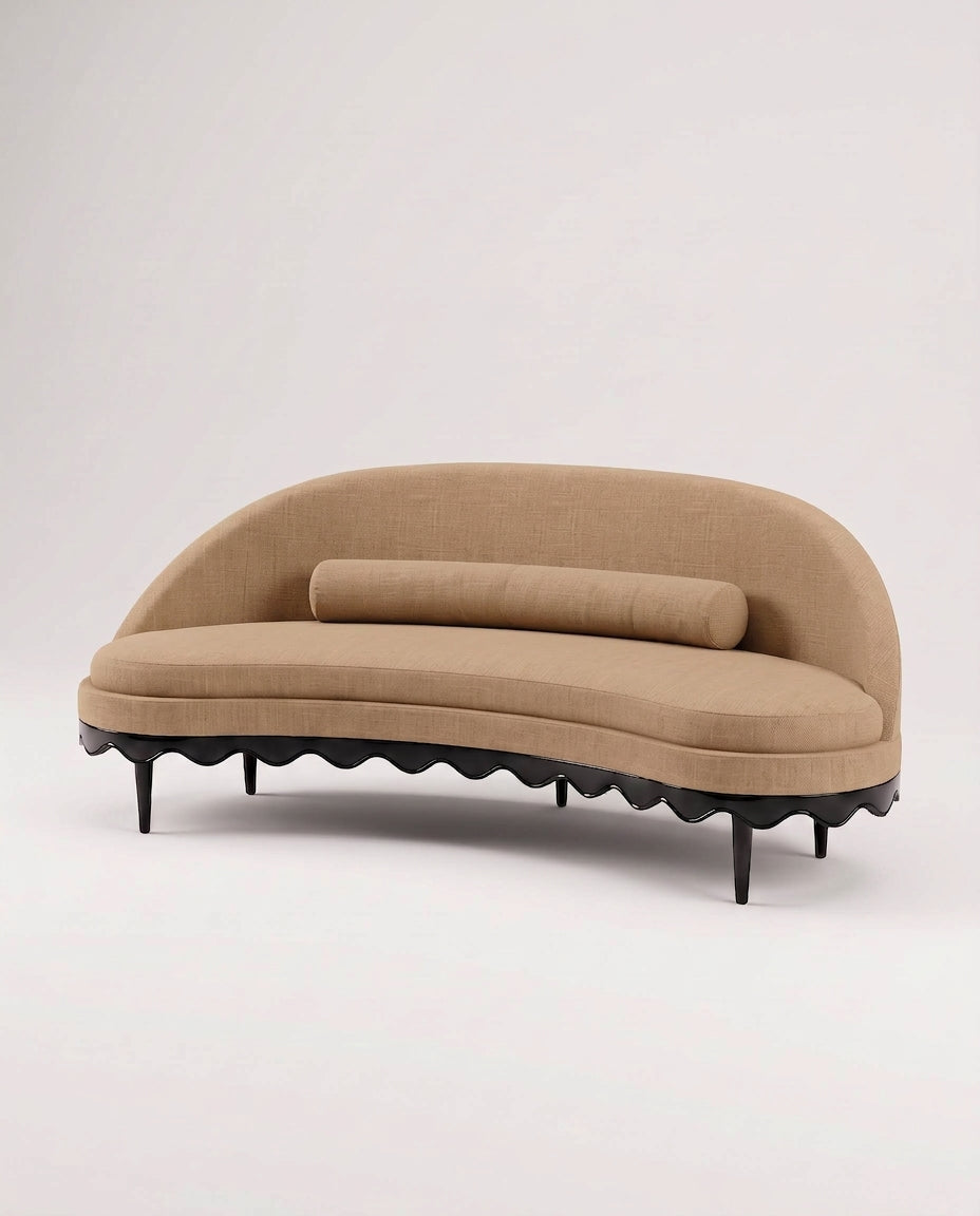 Canapé Romance en toile de coton noisette, coussin traversin et base festonnée en laque noire, Monde Singulier Editions